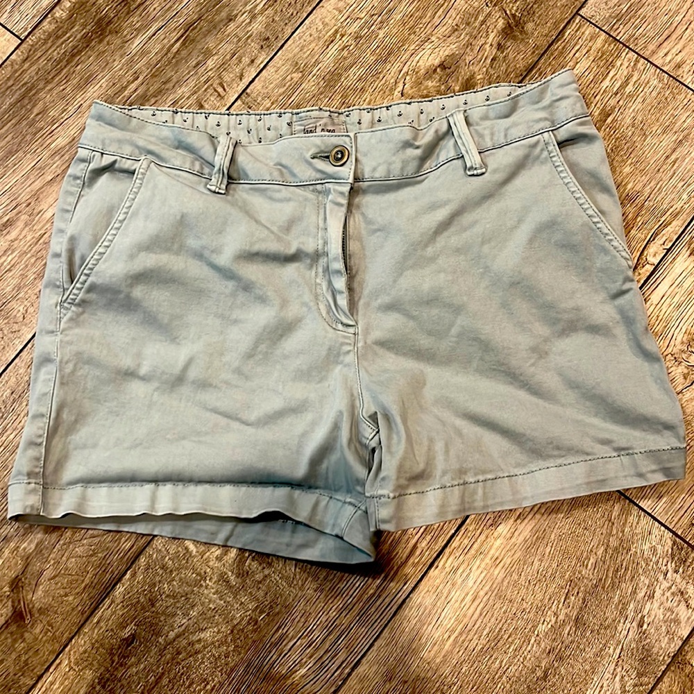 Women’s Land ‘n Sea size 12 Shorts.